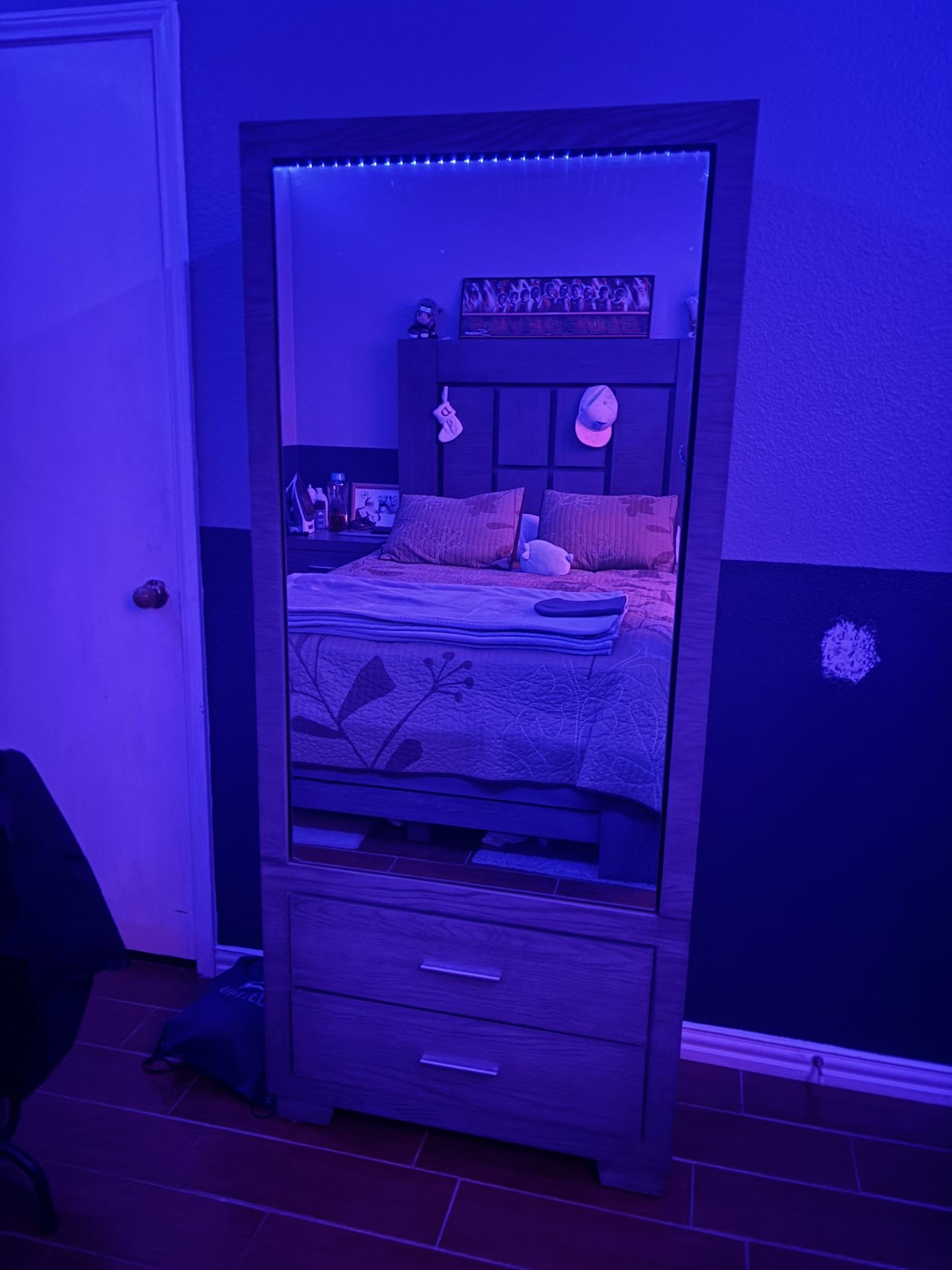 Mirror armoire With Shelves