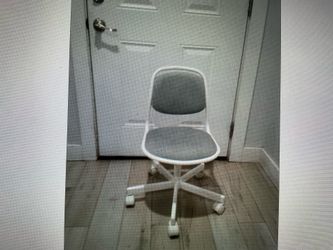 Kids swivel chair adjustable height