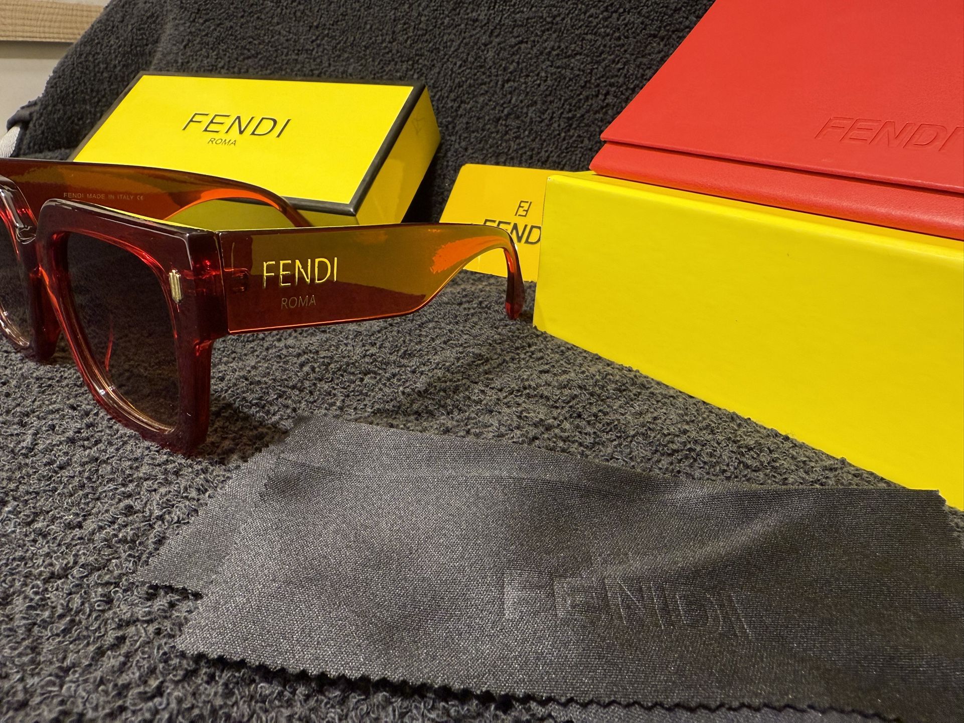 Pre-Owned Fendi Sunglasses