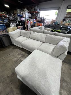 Dayna 4-piece fabric Modular Sectional