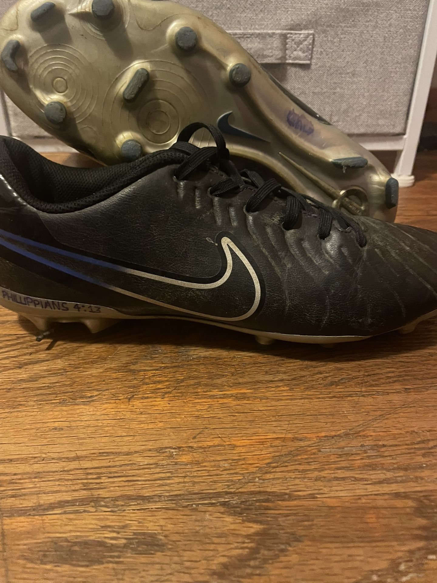 Nike Soccer Cleats (tiempo) Men’s 7.5 Women’s 9