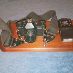 Vintage Camera 📸 And A Flash Light Electronically Bounce 