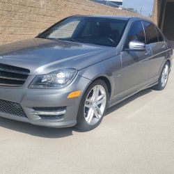 2012 MERCEDES BENZ  C 250 LOW MILE
