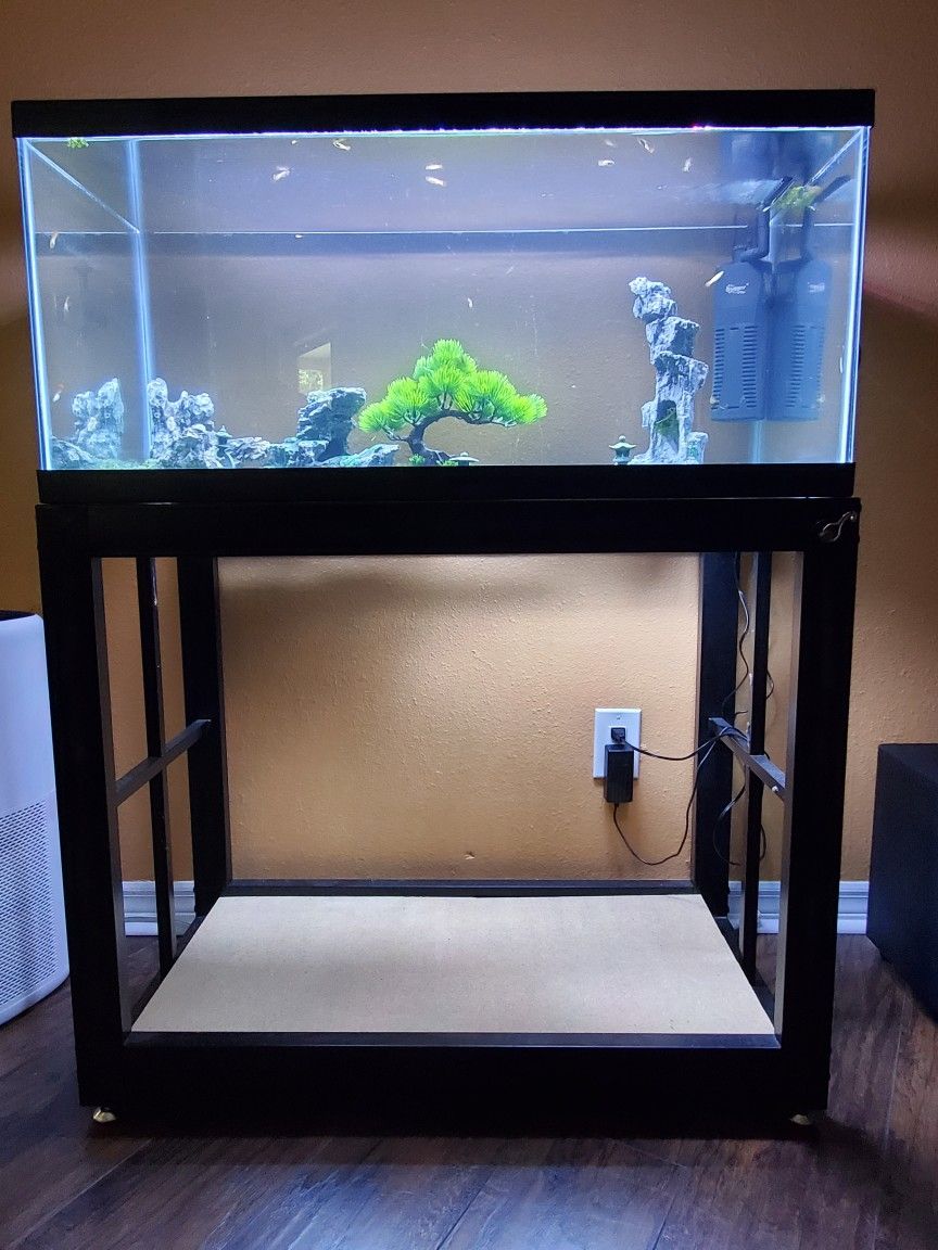 40 Breeder Fish Tank, Stand, Lights, Pump & thermometer