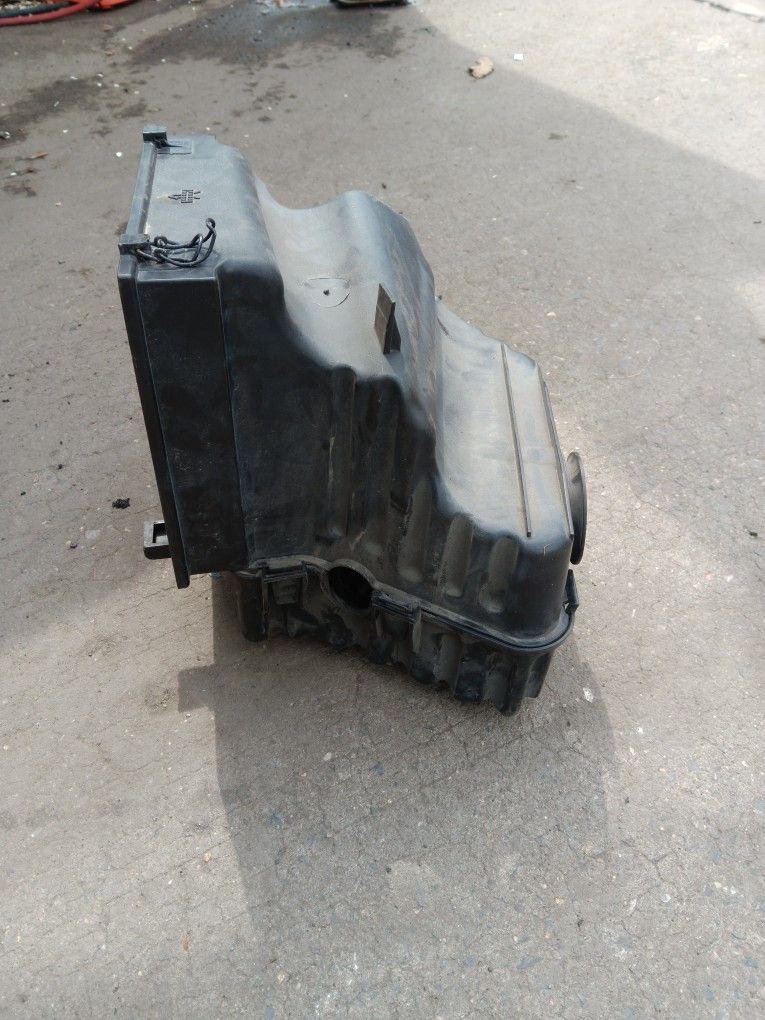 2005 Chevrolet Impala 3.5 Airbox Lower