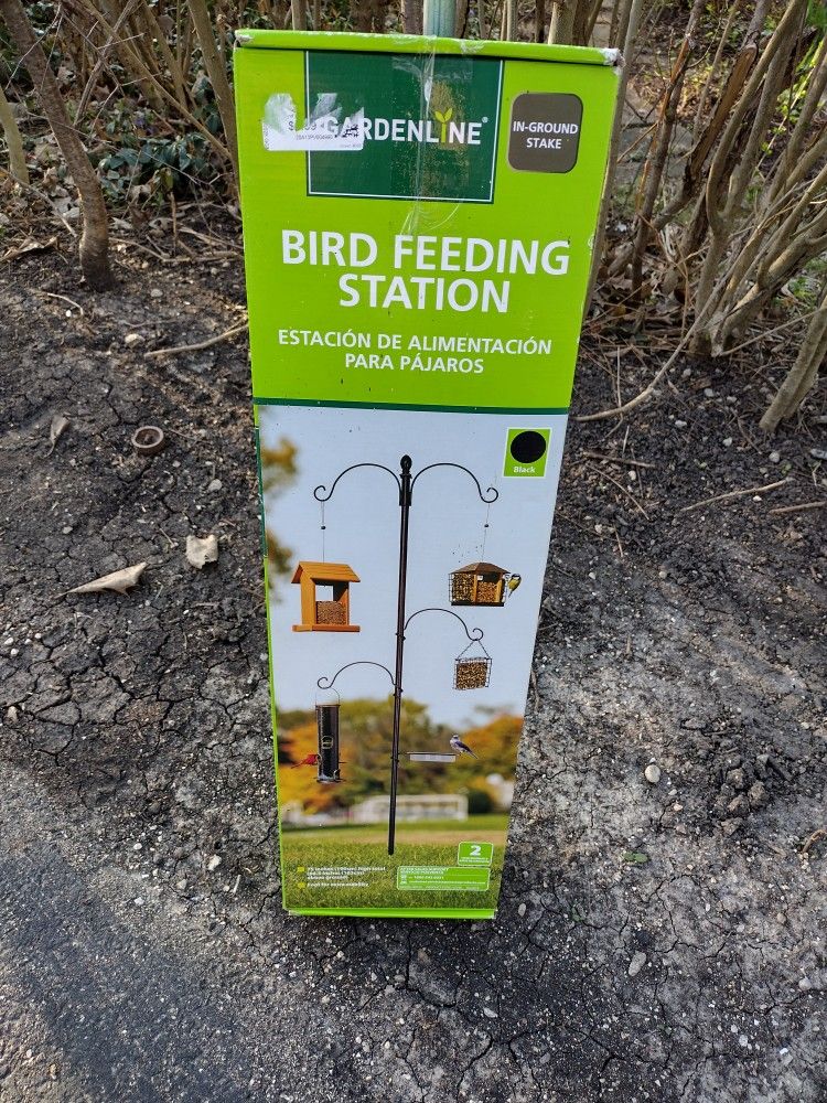 🕊️🐦 Bird Feeding Station $20