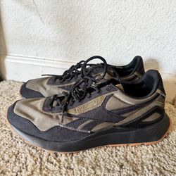 9.5 Men’s Reebok Maharishi