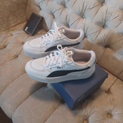 Pumas Woman Karman Rebelle Sneakers  Size 8 