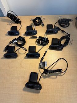 Set of (7) Logitech C270 HD Webcam, a compact plug-and-play desktop camera that captures 720p video at 30 fps.720p HD widescreen video callingBuilt-i