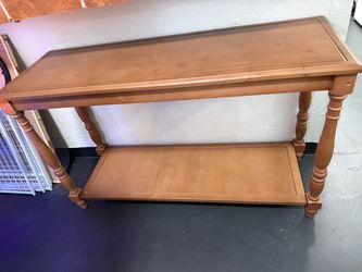 Console table measurements on pictures 📍$80