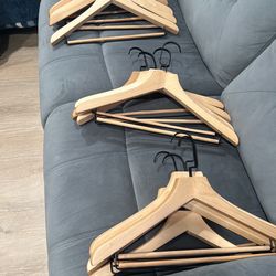 Wood hangers  (12)