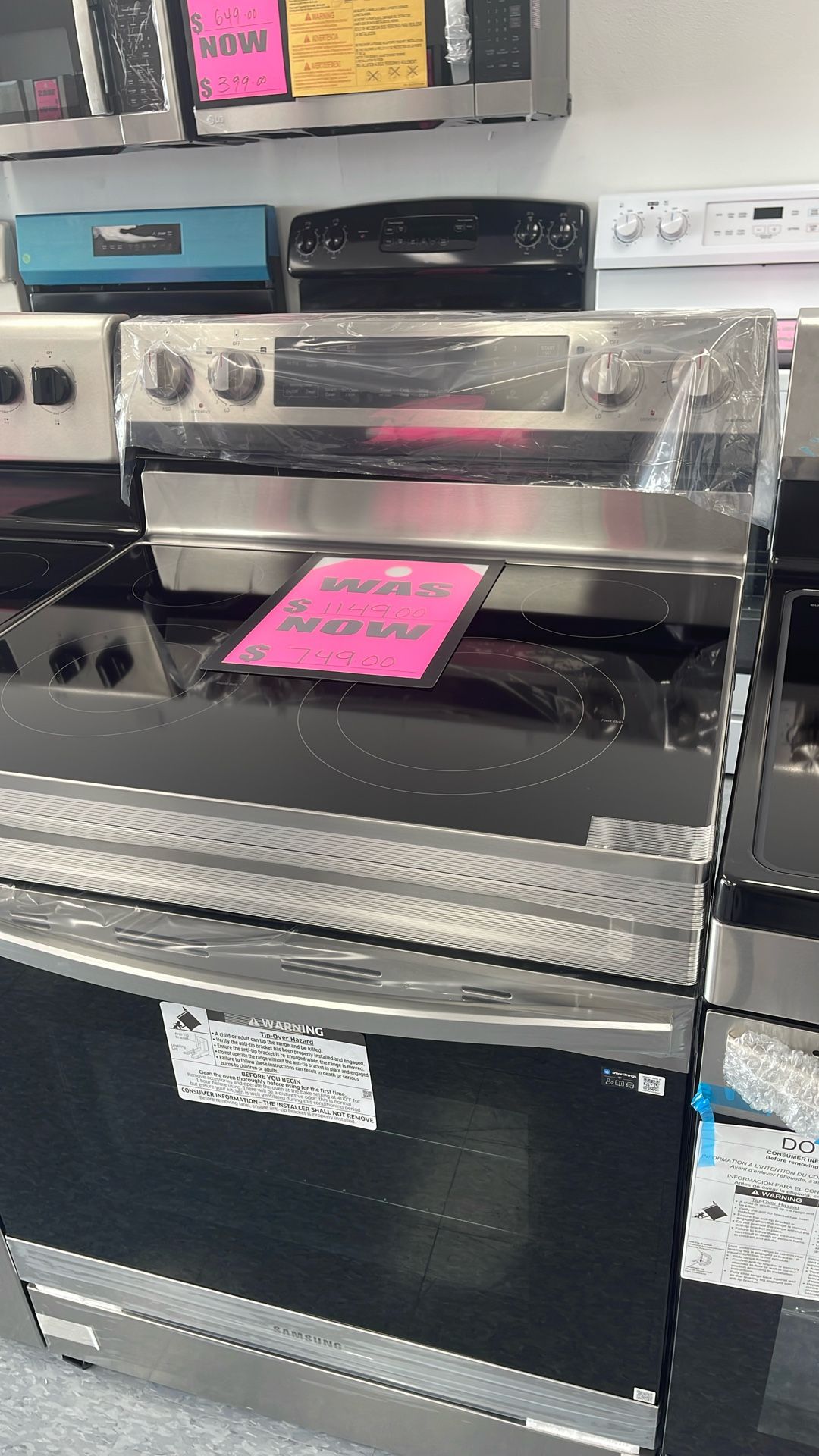 New Scratch And Dent Samsung Glass Top Stainless Steel Range. 1 Year Manufacturing Warranty