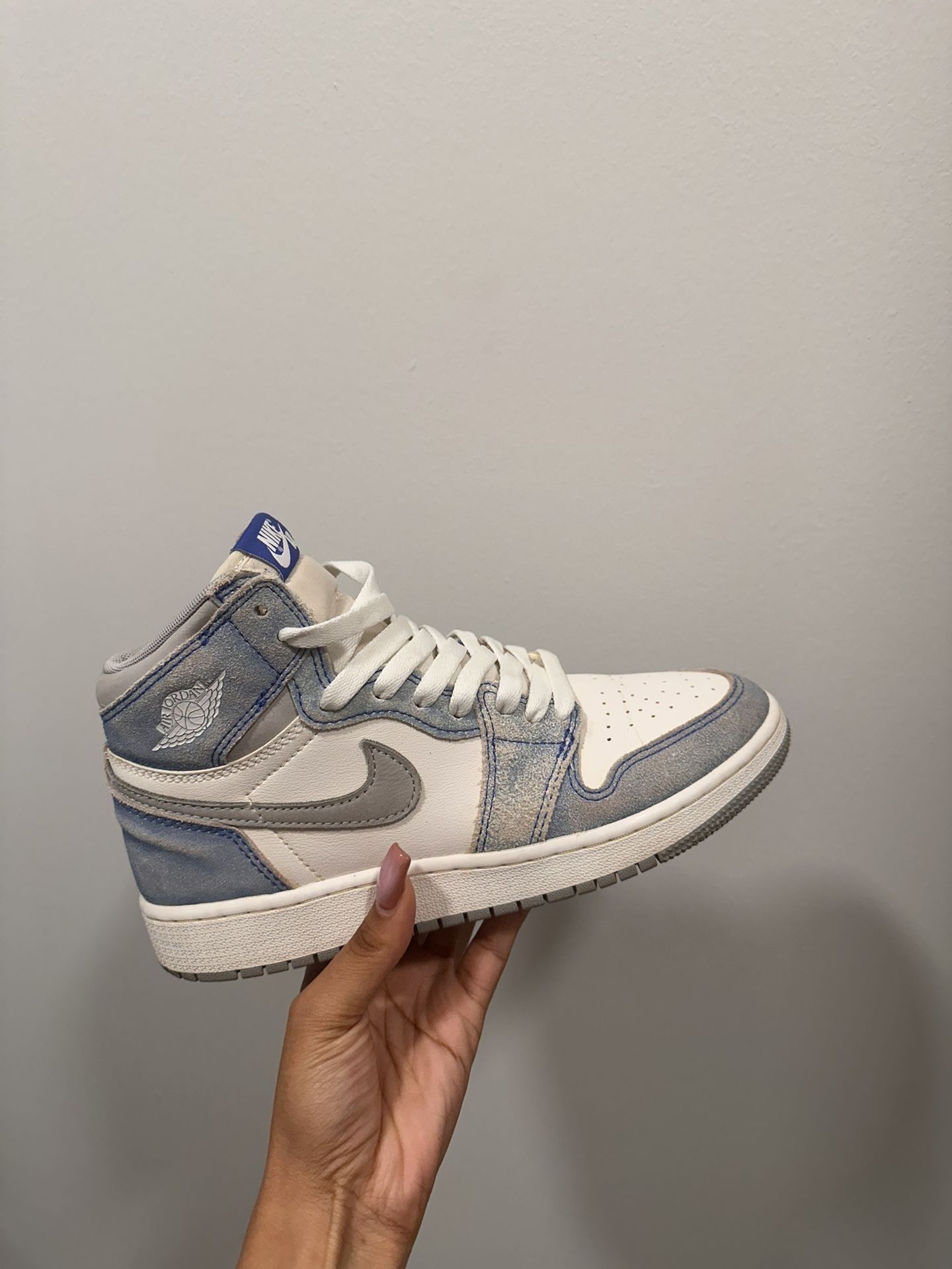  Air Jordan 1 Retro High OG 'Hyper Royal'