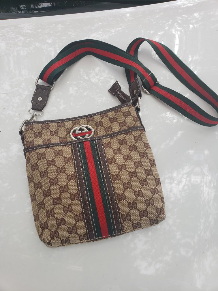 Ladies Gucci bags made in Italy