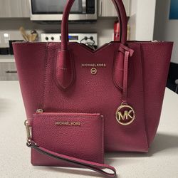 Michael Kors Medium Messenger Bag w/ Wallet