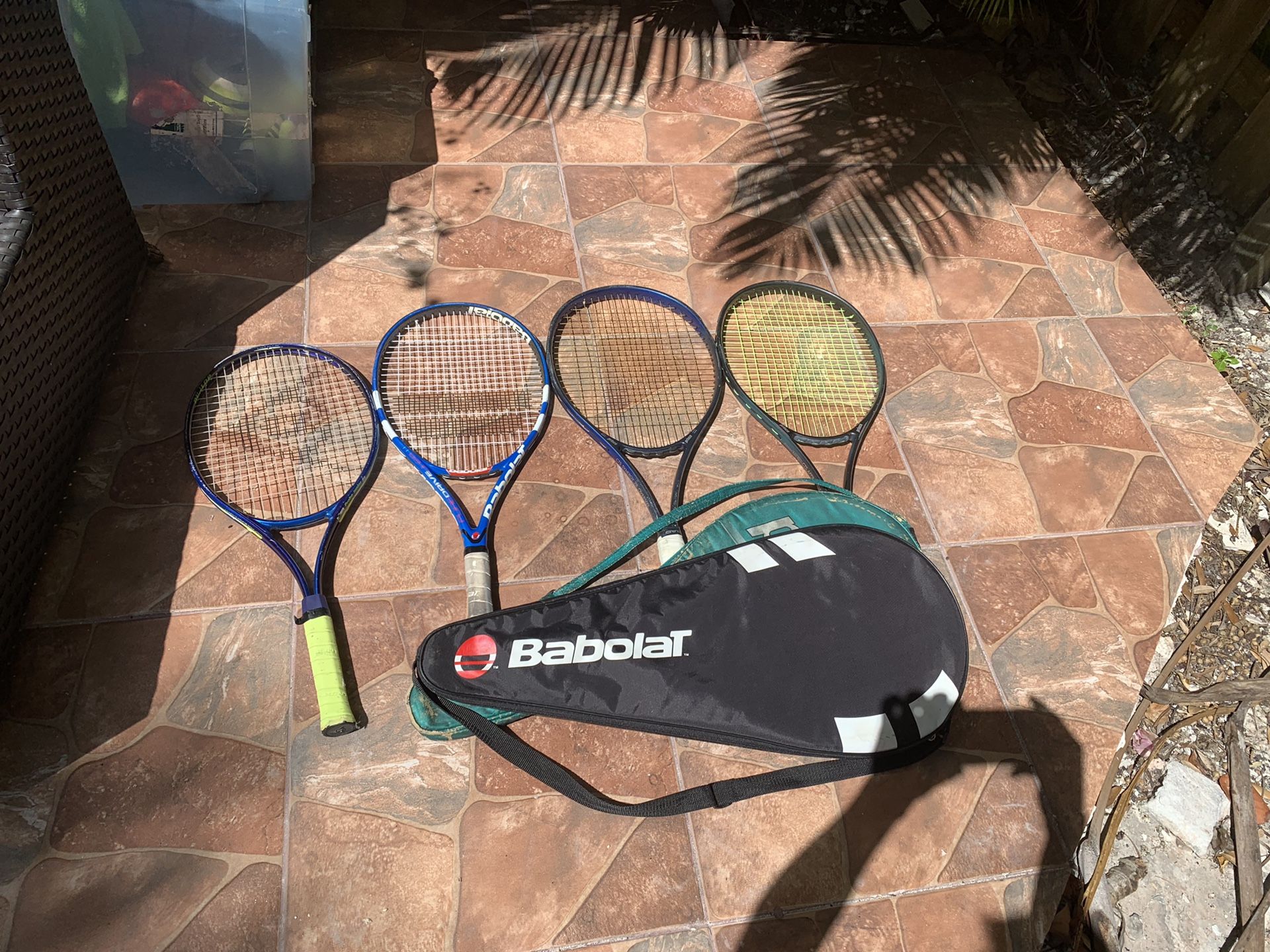 Barely used tennis rackets ( good condition )