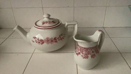 Vintage Tea Pot Just Reduced To Sell