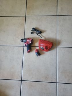 MILWAUKEE DRILL NO 3403-20 12.VOLT