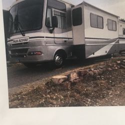 2002 Ford  V-10 engine Fleetwood Pace Arrow