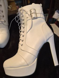 Womens Sz 12 White Boots