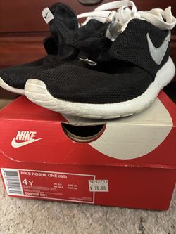 Nike Roshe one size 4y