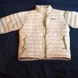 Patagonia special edition down sweater jacket 900 fill

This is a limited edition with 900 fill down feathers.Professionally handwashed last week with