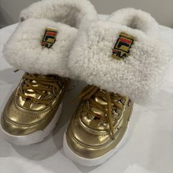 FILA DISRUPTOR GOLD OVER BOOTS. GIRLS SIZE 2