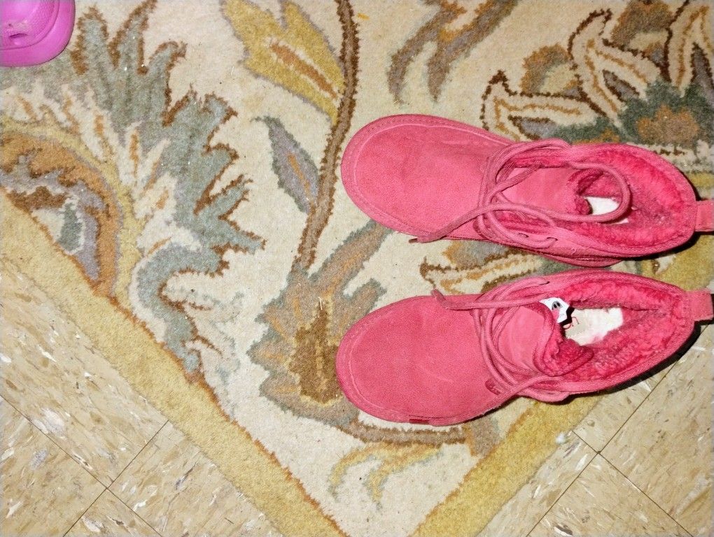 Girls Size 4 UGG Suede Pickup Only Cash 