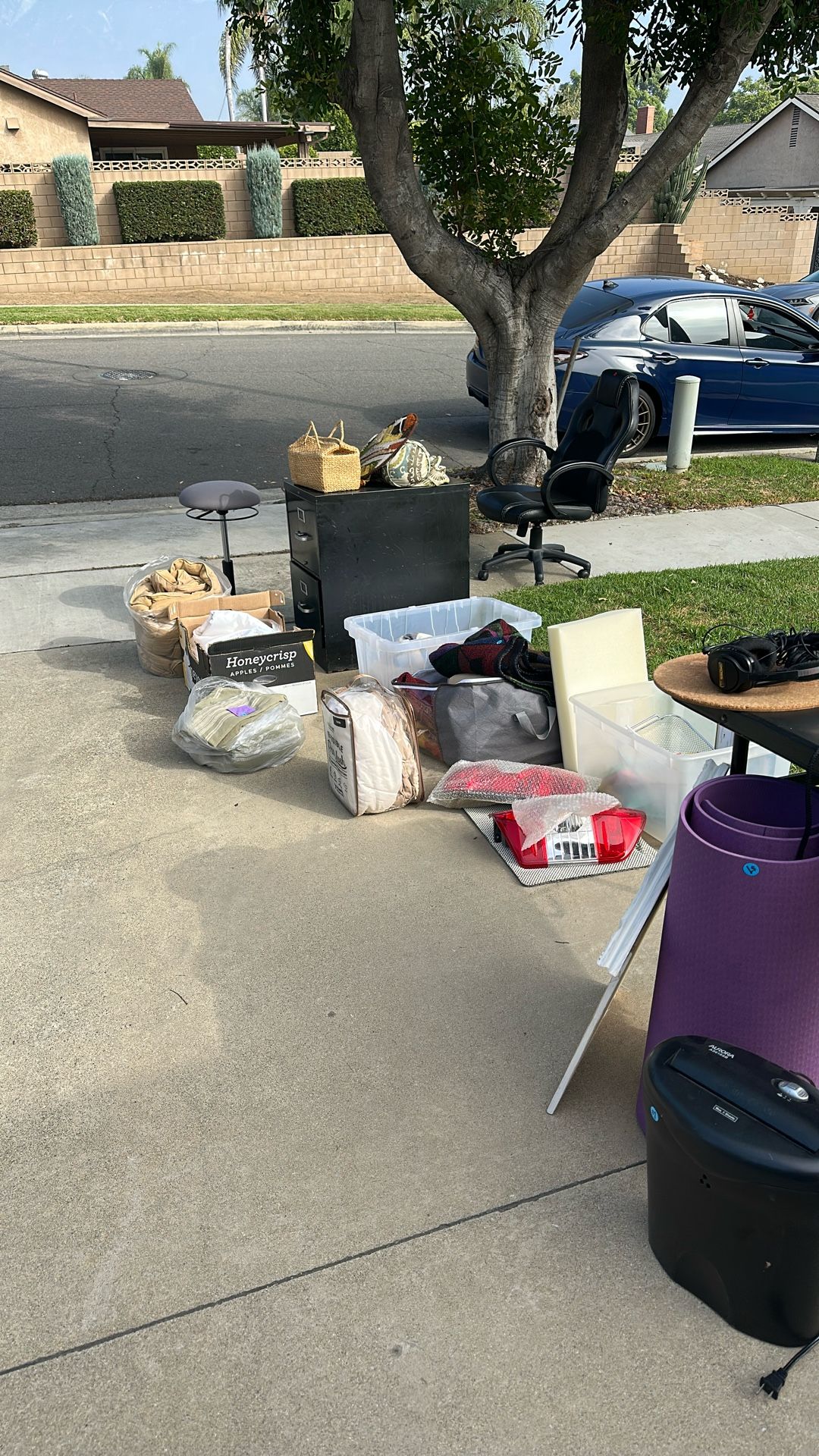 Yard Sale Today Only 8-1pm
