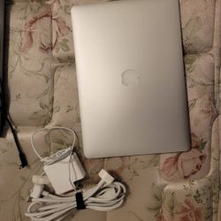 MacBook pro 15inch i7 16gb ram 256gb And Charger