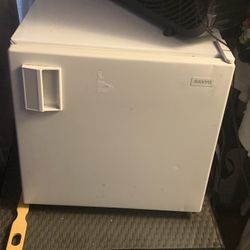 Mini Fridge 