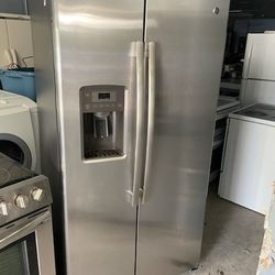 GE Refrigerator 36"W 70"H Everything Works Good 1 Month Warranty....