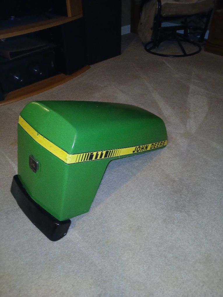 John Deere 111 Hood