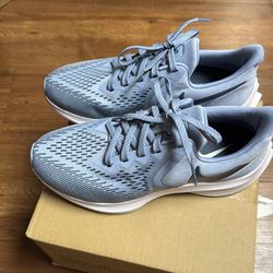 Running NIKE for women’s zise 8