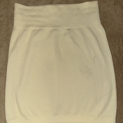 Ribbed White Mini Skirt | Seamless Stretch | XS/S Fit | Model Off-Duty