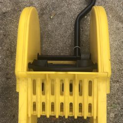 REDUCED: Rubbermaid Mop Wringer