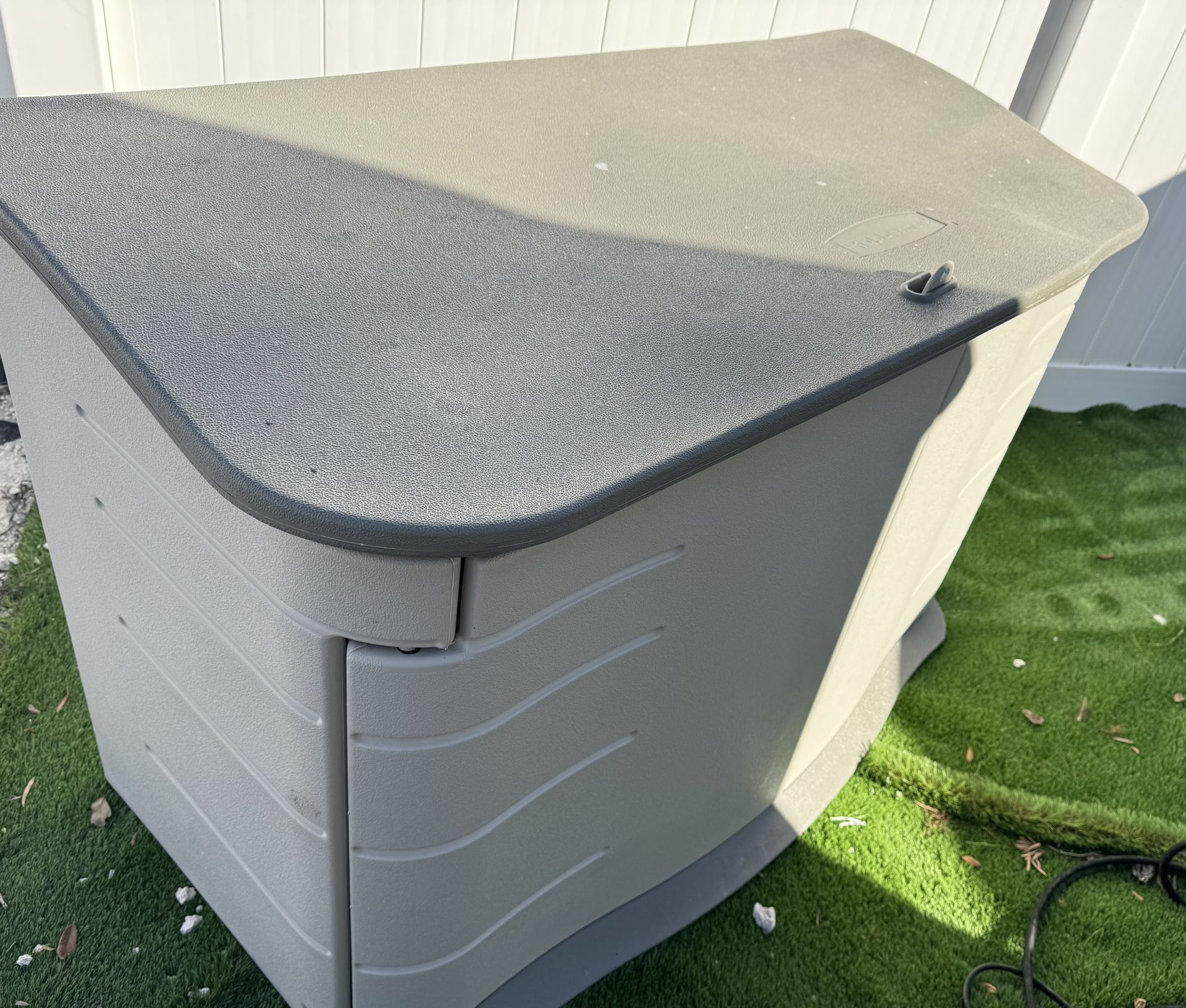 Rubbermaid container,if it’s posted it’s available. Only msg for pick up