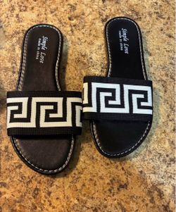Woman’s sandals size 7