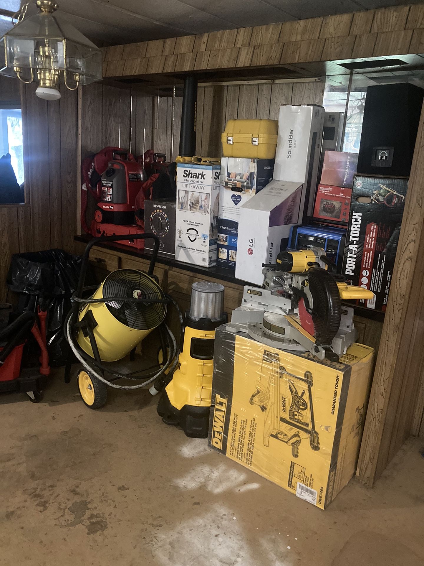 **🚨 The Ultimate Treasure Trove of Deals! Vacuums, Power Tools & Other Shenanigans 🚨**