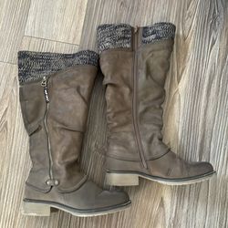 Brown size 8 boots