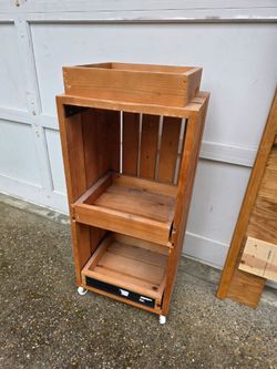 Shelf on wheels
