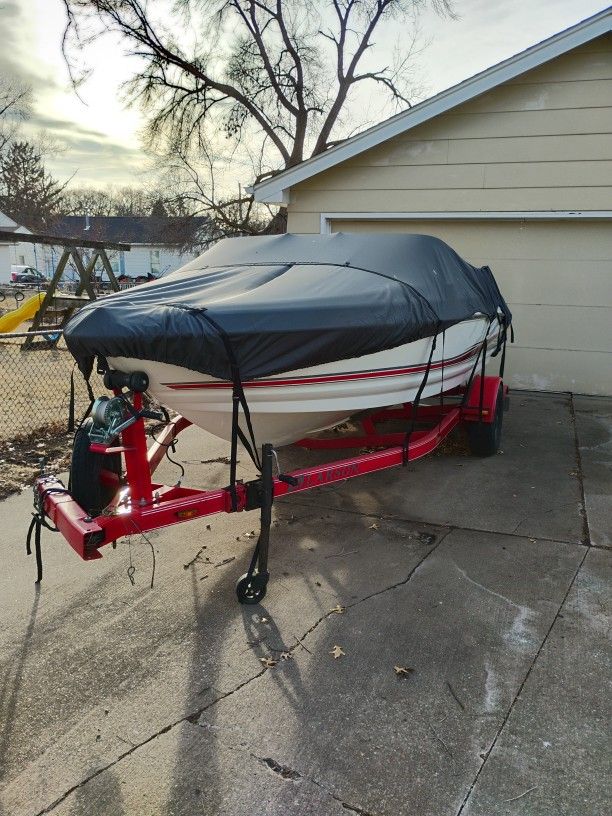 18 1/2 Foot Larson Boat