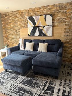 FREE DELIVERY🚚 Ashley Furniture Keenelynn Sectional Sofa w/ Reversible Chaise & Ottoman