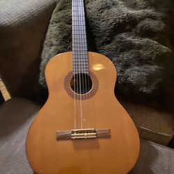 Yamaha C-40 Classical Guitar