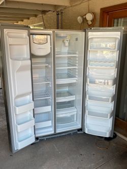 GE STAINLESS STEEL REFRIGERATOR