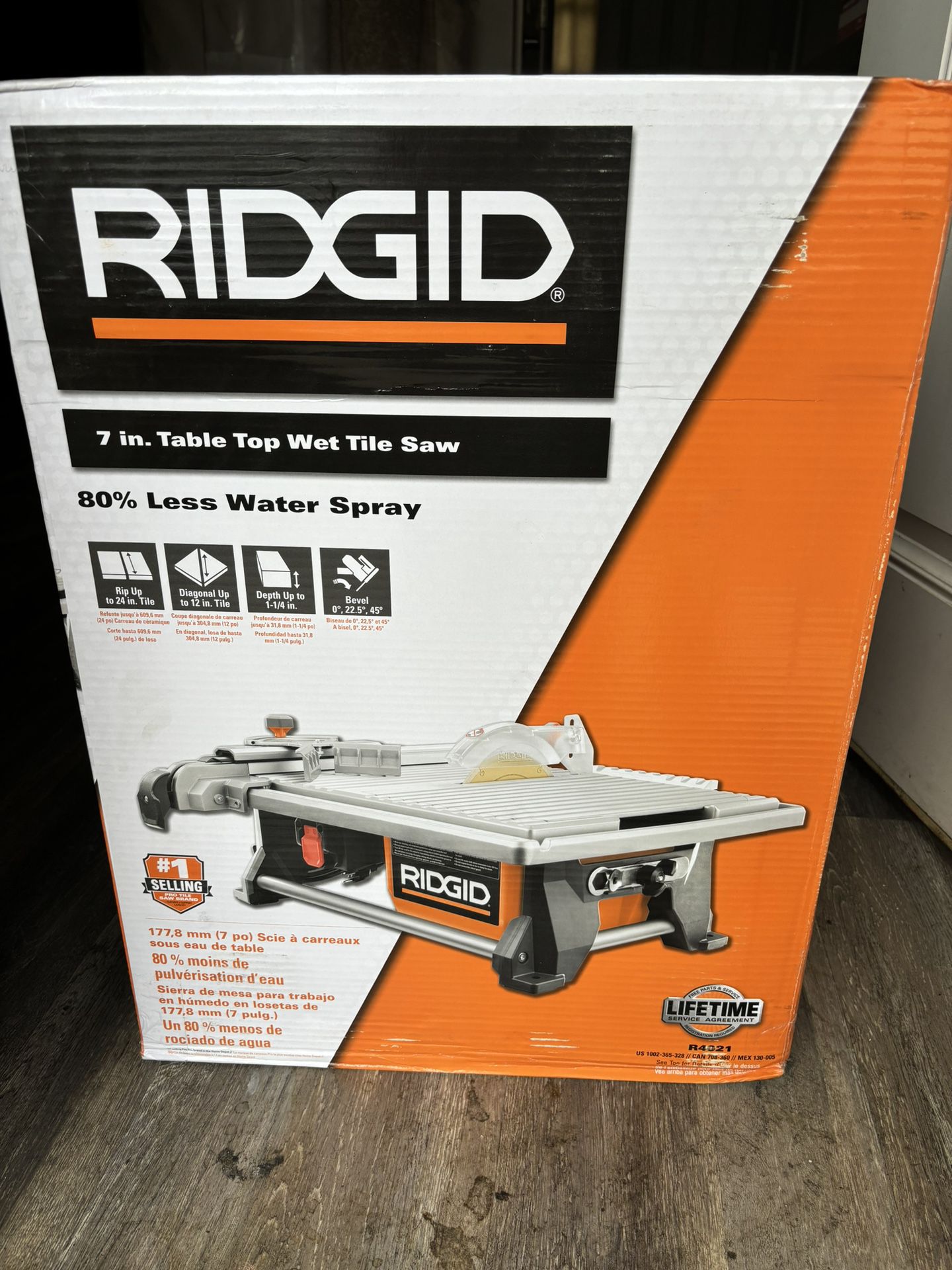 RIGID 7 In. Durable Professional Table Top Wet Tile Saw