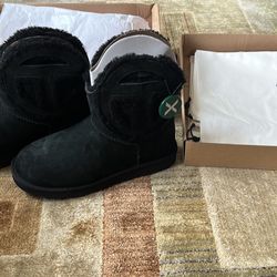 New In Box Black Ugg Telfar Logo Size 6 Boots