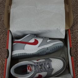 Nike Low Dunks Wolf Grey, University Red