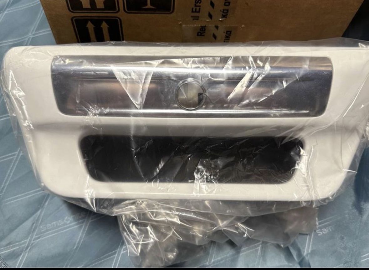 19-22 Ram 1500 Tailgate Handle Almost New 