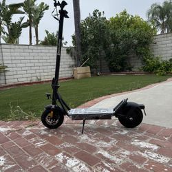 Long-lasting electric scooter